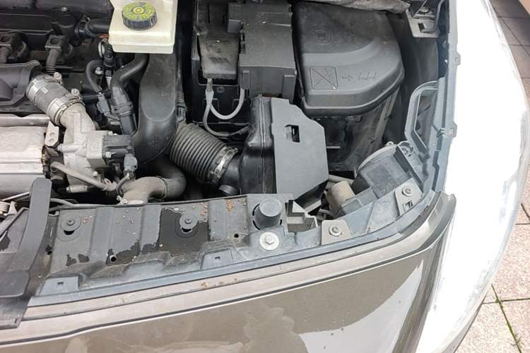 Used Peugeot 3008 2013 1.6THP Automatic Prestige Edition Engine Bay Left