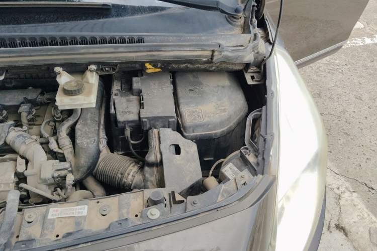 Used Peugeot 3008 2013 1.6THP Automatic Prestige Edition Engine Bay Left