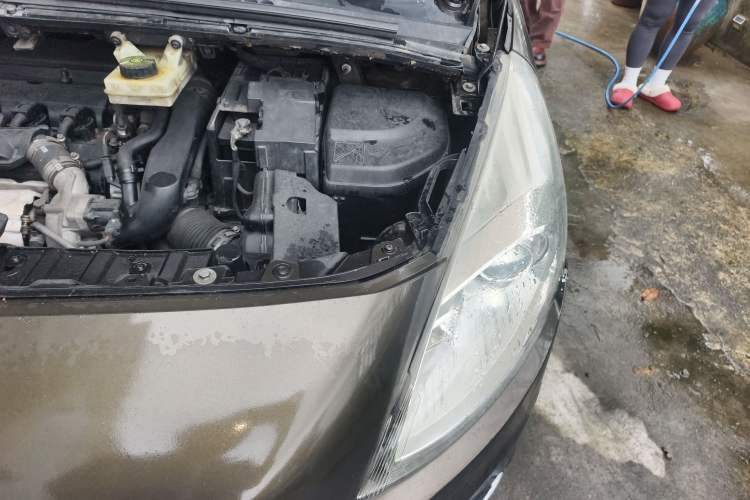 Used Peugeot 3008 2013 1.6THP Automatic Prestige Edition Engine Bay Left