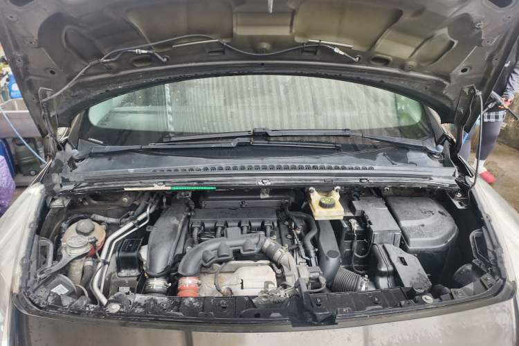 Used Peugeot 3008 2013 1.6THP Automatic Prestige Edition Engine Bay