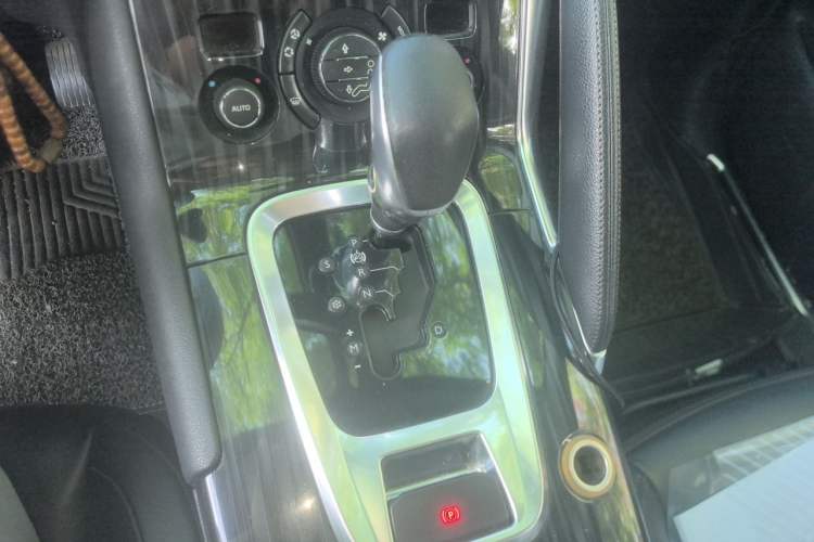 Used Peugeot 3008 2013 1.6THP Automatic Prestige Edition Gear Lever
