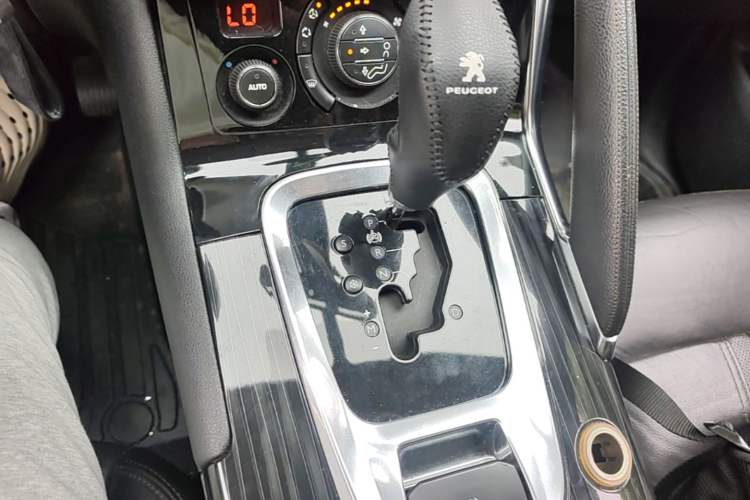 Used Peugeot 3008 2013 1.6THP Automatic Prestige Edition Gear Lever