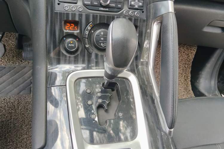 Used Peugeot 3008 2013 1.6THP Automatic Prestige Edition Gear Lever