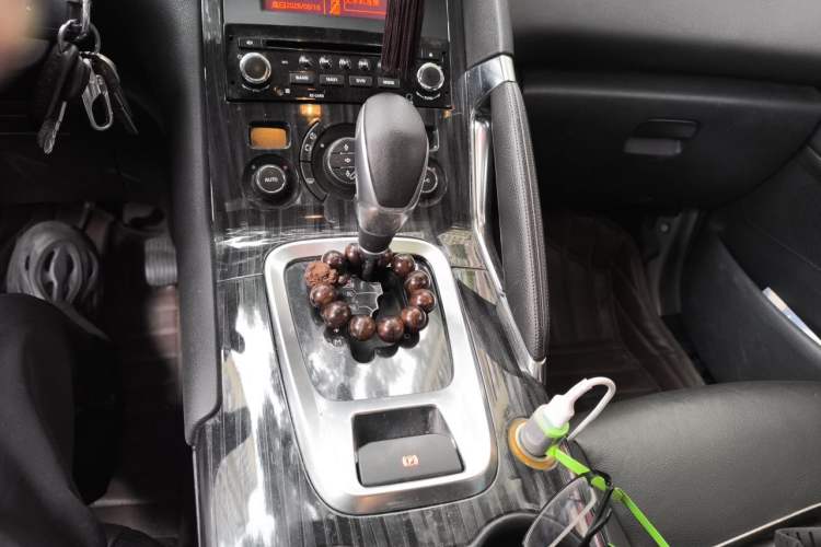 Used Peugeot 3008 2013 2.0L Automatic Trend Edition Gear Lever