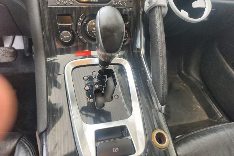 Used Peugeot 3008 2013 1.6THP Automatic Prestige Edition Gear Lever