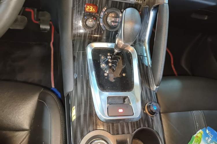Used Peugeot 3008 2013 1.6THP Automatic Prestige Edition Gear Lever