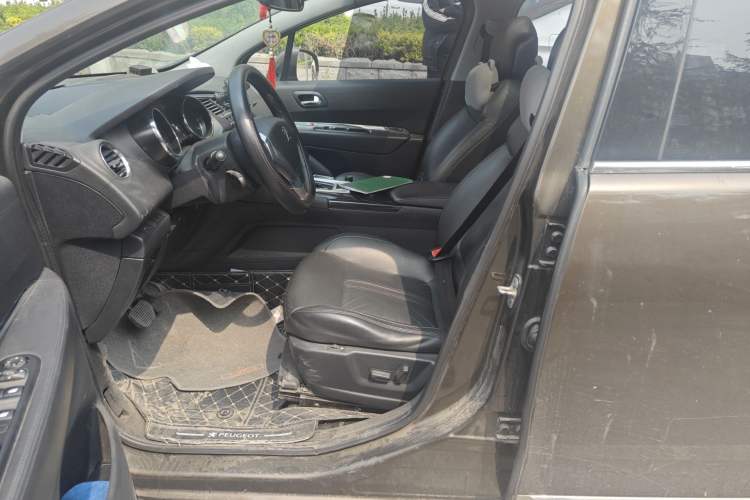 Used Peugeot 3008 2013 1.6THP Automatic Prestige Edition Left Front Seat