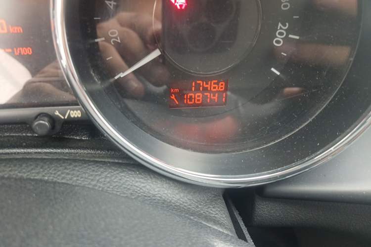 Used Peugeot 3008 2013 1.6THP Automatic Trend Edition Odometer Close Up