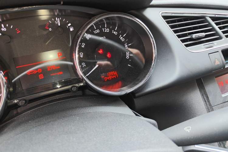 Used Peugeot 3008 2013 2.0L Automatic Classic Edition Odometer Close Up