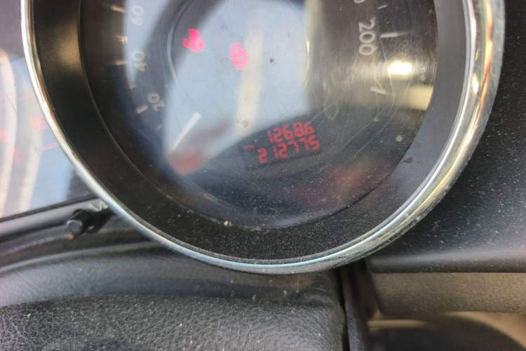 Used Peugeot 3008 2013 2.0L Automatic Trend Edition Odometer Close Up