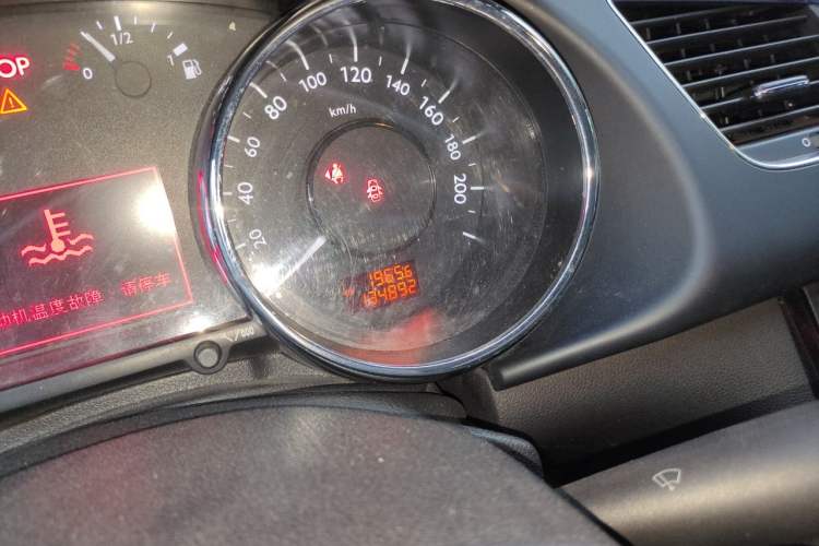Used Peugeot 3008 2013 1.6THP Automatic Prestige Edition Odometer Close Up