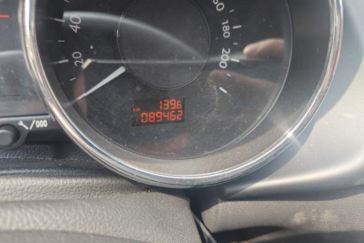 Used Peugeot 3008 2013 1.6THP Automatic Prestige Edition Odometer Close Up