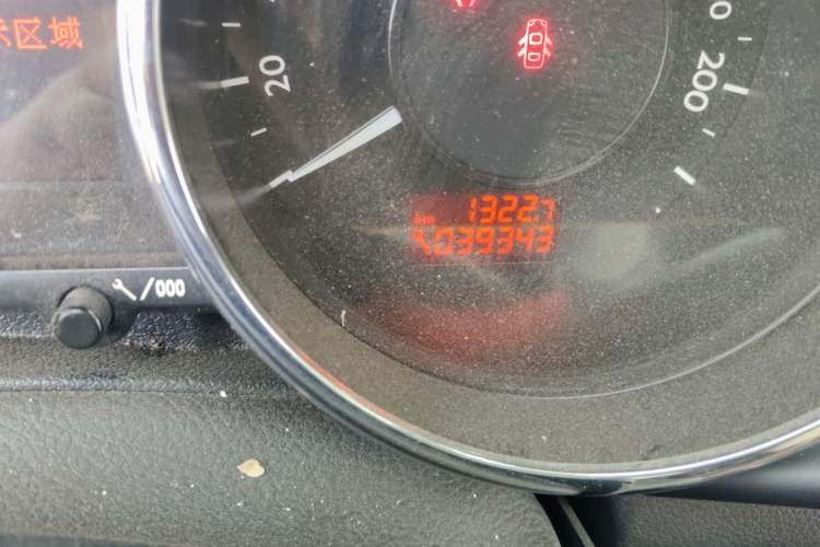 Used Peugeot 3008 2013 1.6THP Automatic Prestige Edition Odometer Close Up