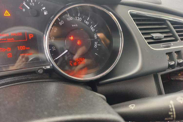 Used Peugeot 3008 2013 1.6THP Automatic Prestige Edition Odometer Close Up