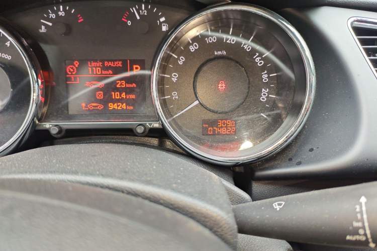 Used Peugeot 3008 2013 1.6THP Automatic Trend Edition Odometer Close Up