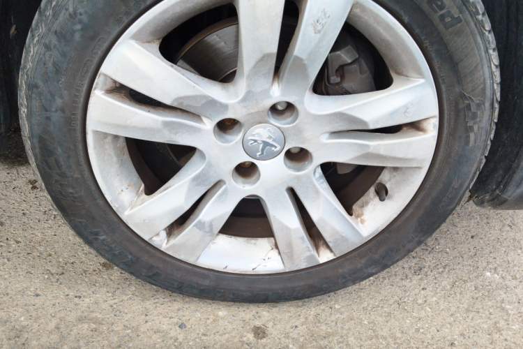 Used Peugeot 3008 2013 1.6THP Automatic Prestige Edition Right Front Wheel Hub