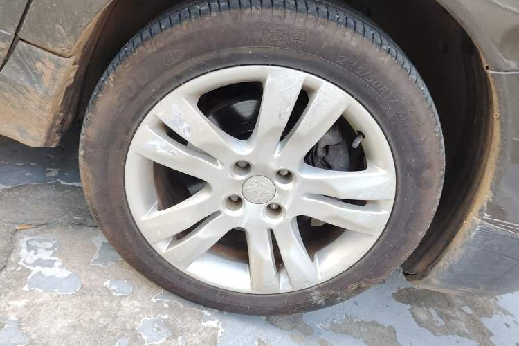 Used Peugeot 3008 2013 1.6THP Automatic Prestige Edition Right Front Wheel Hub