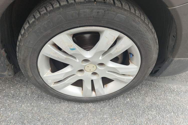 Used Peugeot 3008 2013 1.6THP Automatic Prestige Edition Right Front Wheel Hub