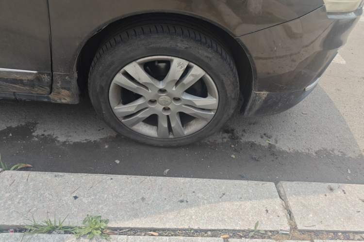 Used Peugeot 3008 2013 1.6THP Automatic Prestige Edition Right Front Wheel Hub
