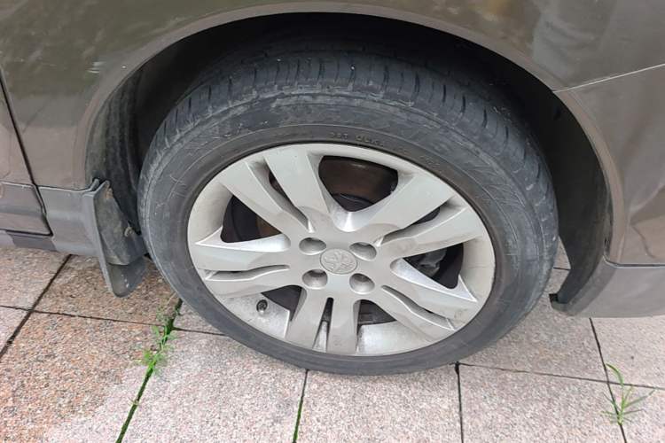 Used Peugeot 3008 2013 1.6THP Automatic Prestige Edition Right Front Wheel Hub