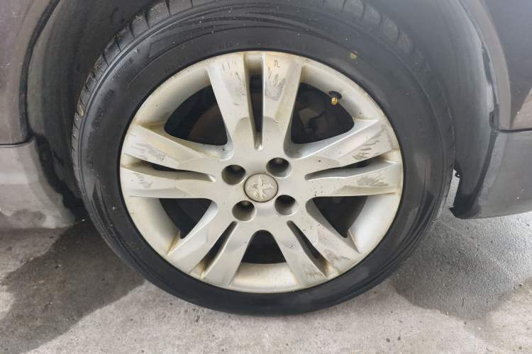 Used Peugeot 3008 2013 1.6THP Automatic Prestige Edition Right Front Wheel Hub