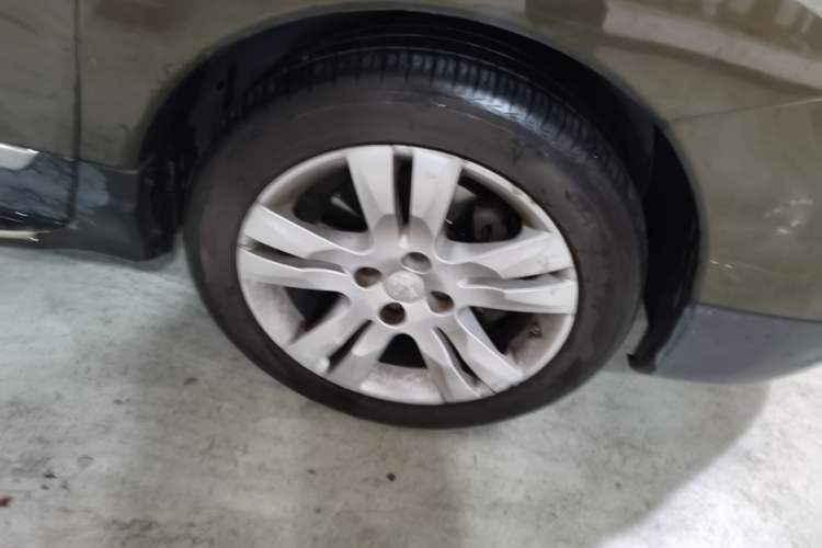 Used Peugeot 3008 2013 1.6THP Automatic Prestige Edition Right Front Wheel Hub