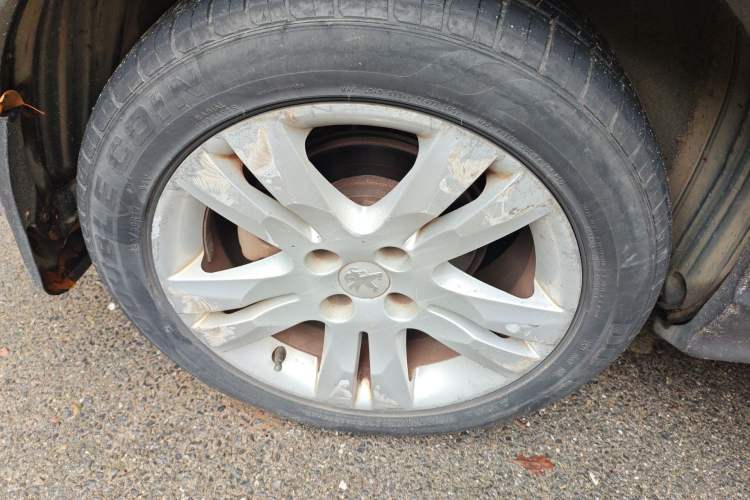 Used Peugeot 3008 2013 1.6THP Automatic Trend Edition Right Front Wheel Hub