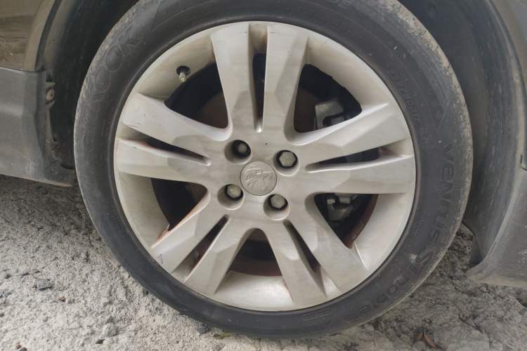 Used Peugeot 3008 2013 1.6THP Automatic Trend Edition Right Front Wheel Hub