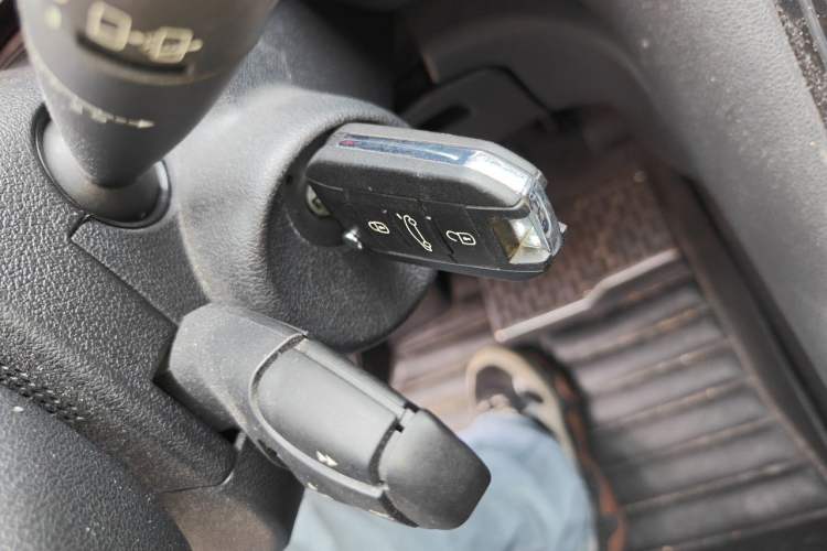 Used Peugeot 3008 2013 2.0L Automatic Classic Edition Vehicle Key