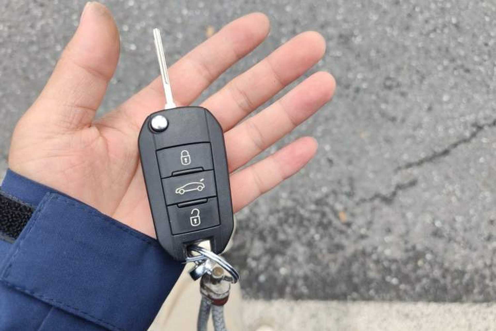 Used Peugeot 3008 2013 2.0L Automatic Classic Edition Vehicle Key