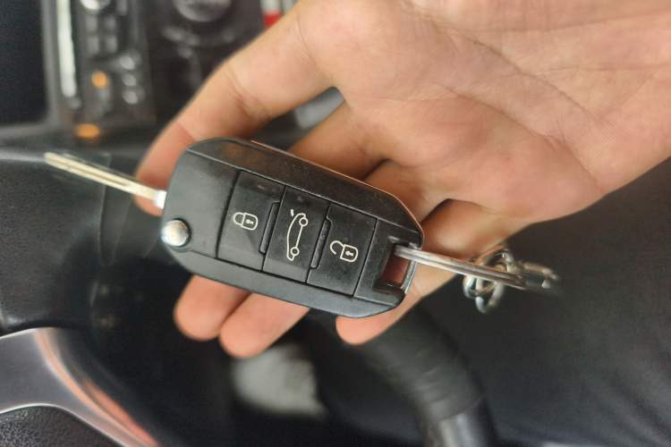 Used Peugeot 3008 2013 1.6THP Automatic Prestige Edition Vehicle Key