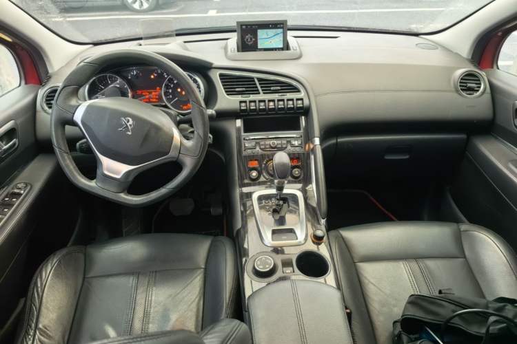 Used Peugeot 3008 2013 1.6THP Automatic Prestige Edition Center Console