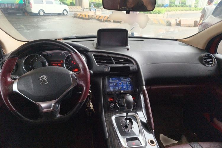 Used Peugeot 3008 2013 2.0L Automatic Classic Edition Center Console