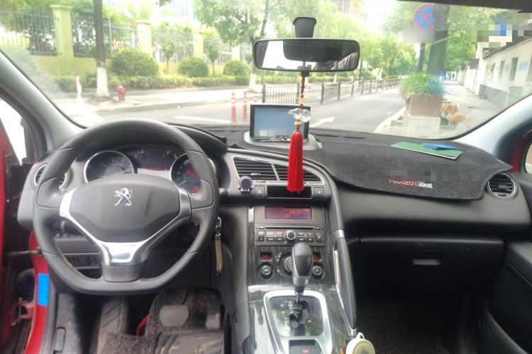 Used Peugeot 3008 2013 2.0L Automatic Trend Edition Center Console