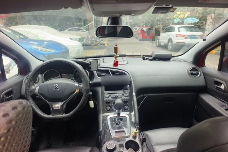 Used Peugeot 3008 2013 1.6THP Automatic Prestige Edition Center Console