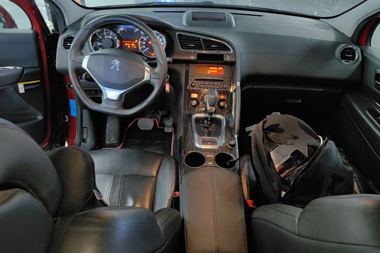 Used Peugeot 3008 2013 2.0L Automatic Trend Edition Center Console