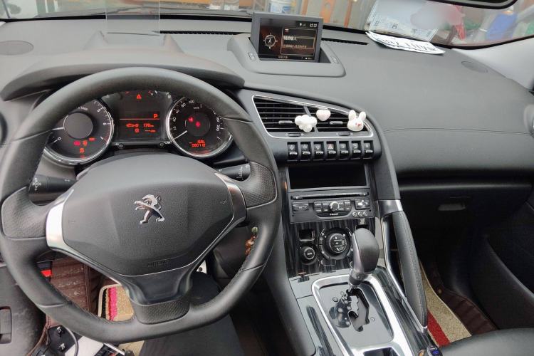Used Peugeot 3008 2013 1.6THP Automatic Prestige Edition Center Console