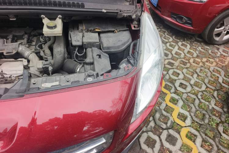 Used Peugeot 3008 2013 1.6THP Automatic Prestige Edition Engine Bay Left