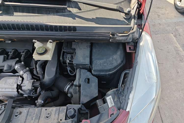 Used Peugeot 3008 2013 1.6THP Automatic Prestige Edition Engine Bay Left