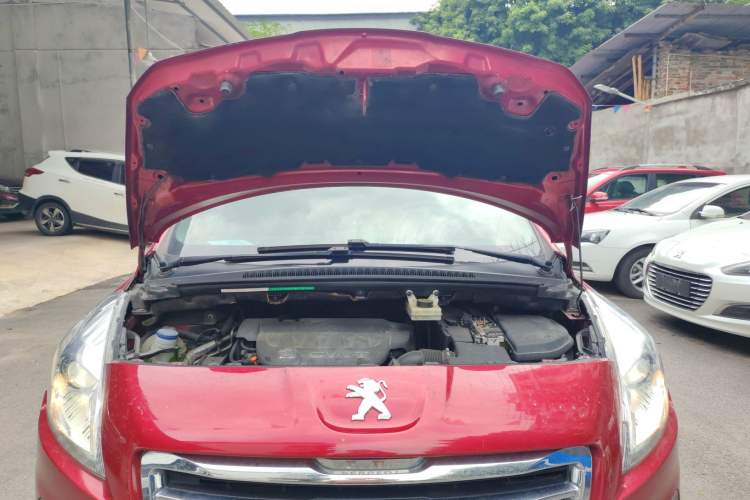 Used Peugeot 3008 2013 2.0L Automatic Trend Edition Engine Bay