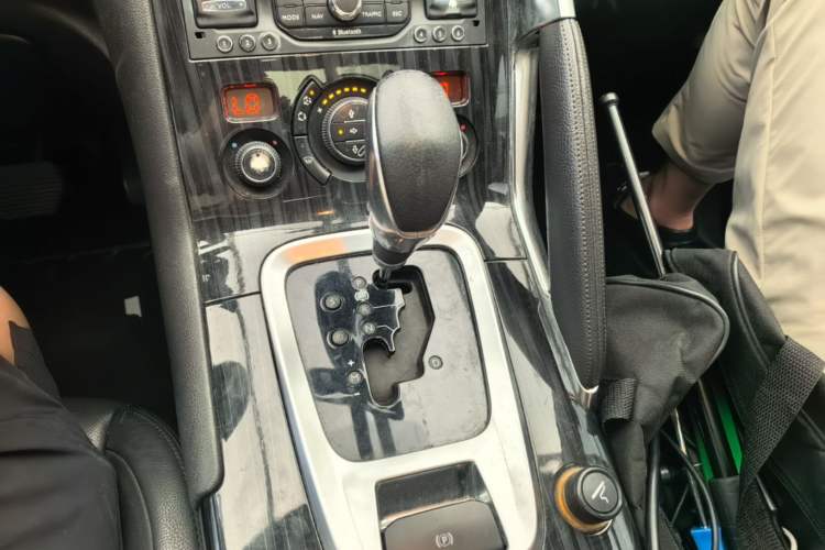 Used Peugeot 3008 2013 1.6THP Automatic Prestige Edition Gear Lever
