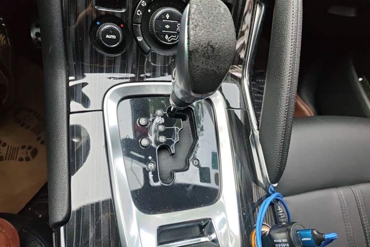 Used Peugeot 3008 2013 1.6THP Automatic Prestige Edition Gear Lever