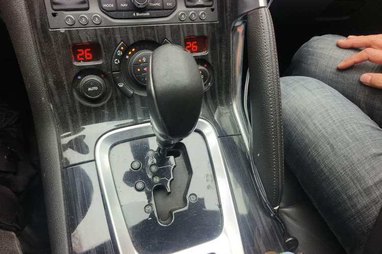 Used Peugeot 3008 2013 1.6THP Automatic Prestige Edition Gear Lever