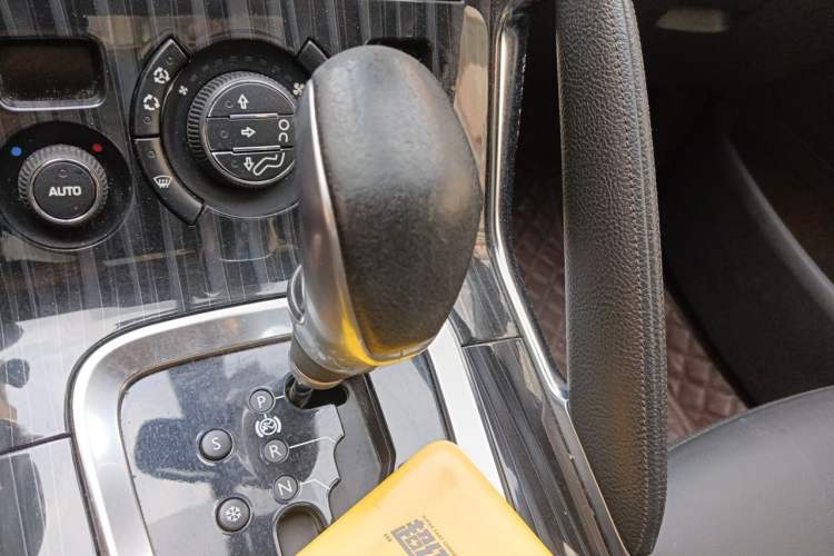 Used Peugeot 3008 2013 1.6THP Automatic Prestige Edition Gear Lever