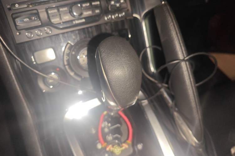 Used Peugeot 3008 2013 1.6THP Automatic Prestige Edition Gear Lever