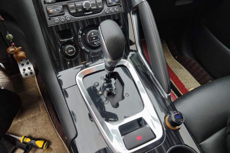 Used Peugeot 3008 2013 1.6THP Automatic Prestige Edition Gear Lever