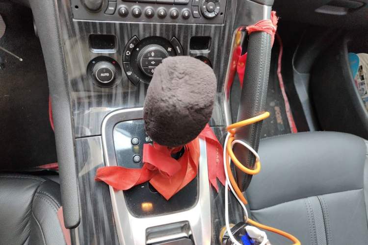 Used Peugeot 3008 2013 2.0L Automatic Classic Edition Gear Lever