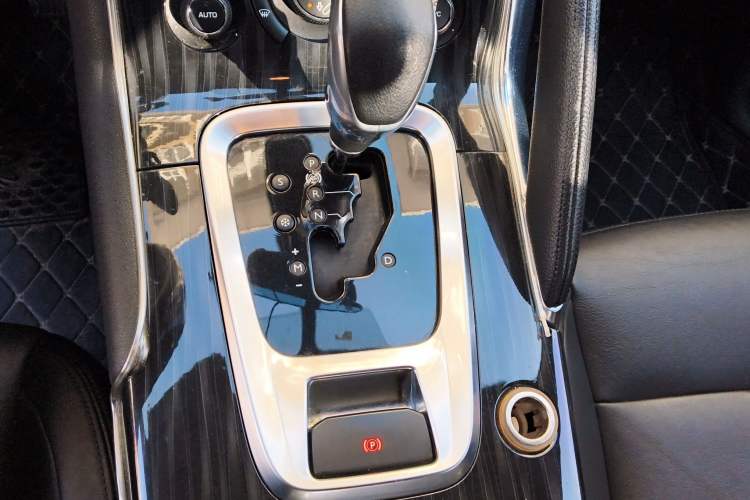 Used Peugeot 3008 2013 1.6THP Automatic Prestige Edition Gear Lever