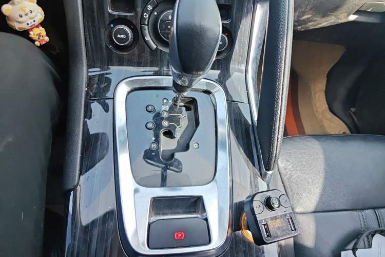 Used Peugeot 3008 2013 1.6THP Automatic Prestige Edition Gear Lever