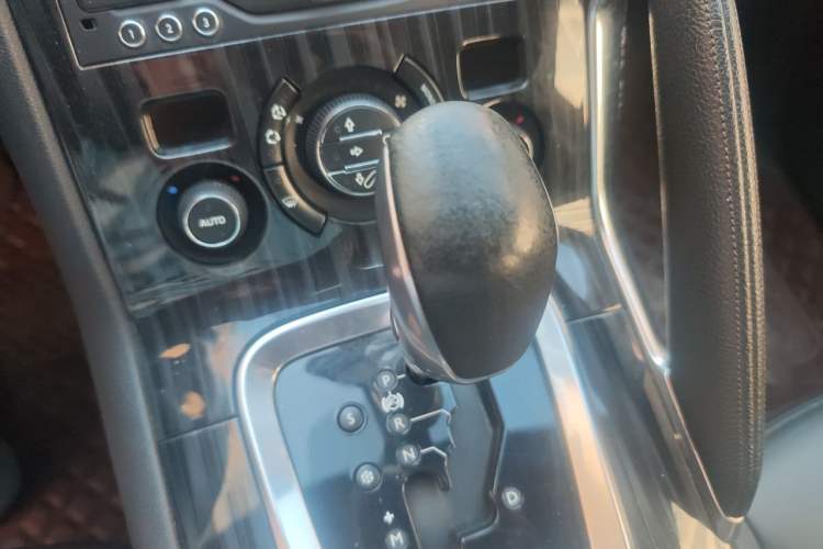 Used Peugeot 3008 2013 1.6THP Automatic Prestige Edition Gear Lever